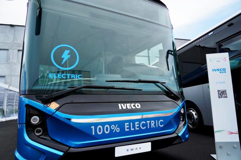 Autobus elettrici ph IvecoGroup FG18apr2023 02